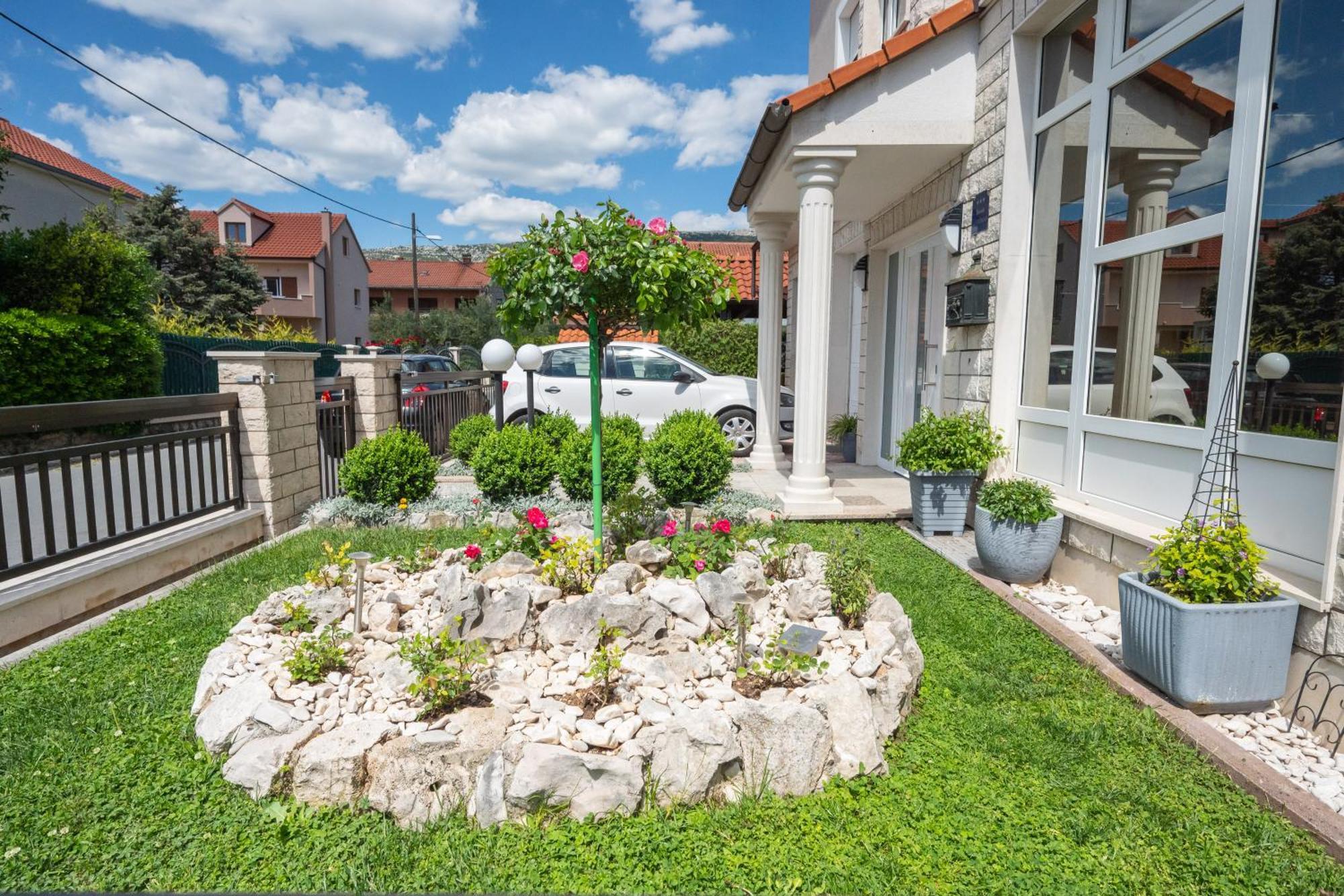 Apartments Lovric With Sea View Kaštela Exterior foto